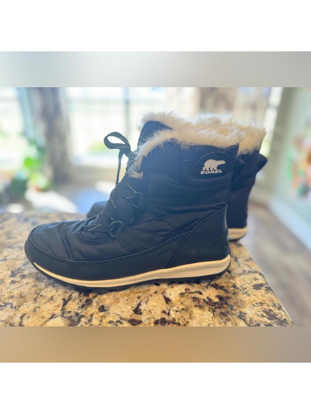 Sorel Whitney II Short Lace Winter Fur Lined Black Boots Sz 6.5 EUC
